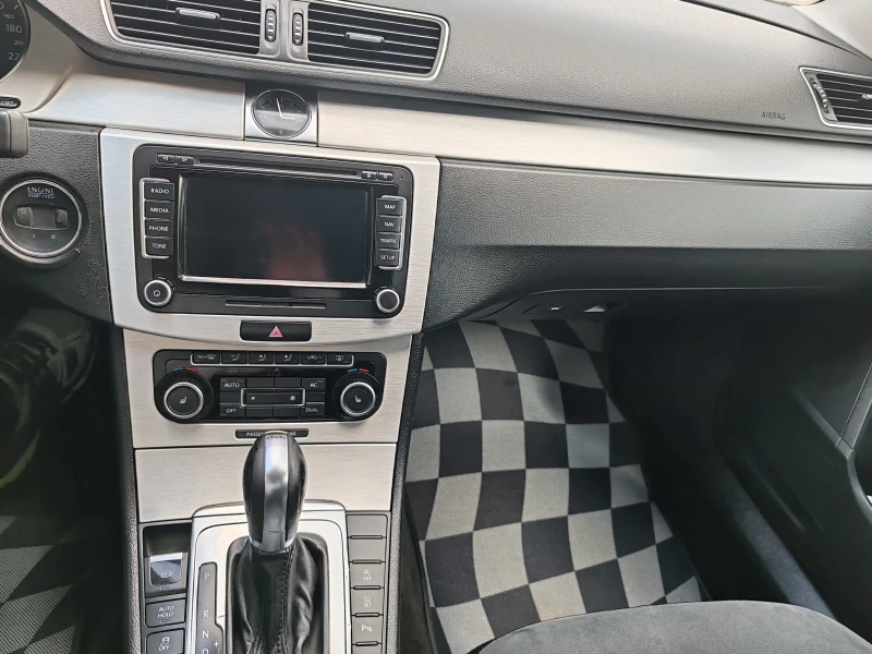 VW Passat Седан, снимка 9 - Автомобили и джипове - 51809148
