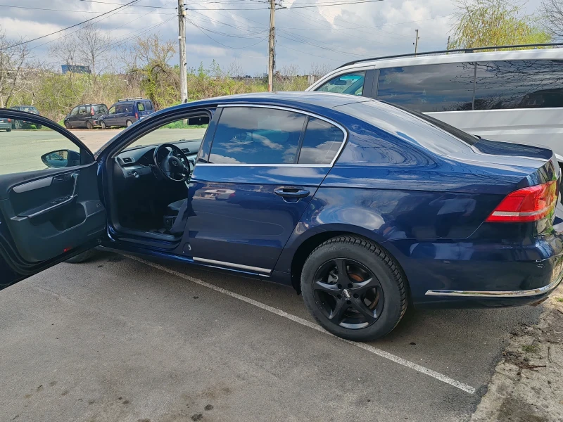 VW Passat Седан, снимка 2 - Автомобили и джипове - 51809148