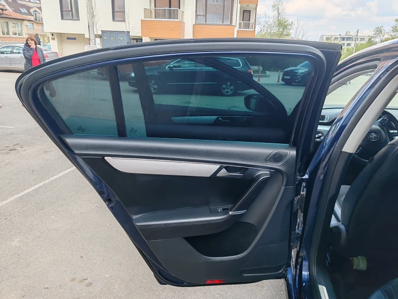 VW Passat Седан, снимка 10 - Автомобили и джипове - 51809148