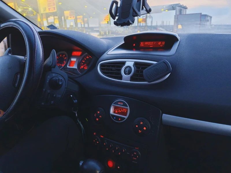 Renault Clio, снимка 8 - Автомобили и джипове - 53513567
