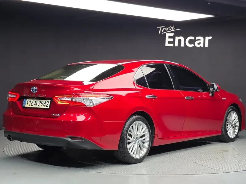 Toyota Camry 2.5 Хибрид, снимка 2 - Автомобили и джипове - 55431481