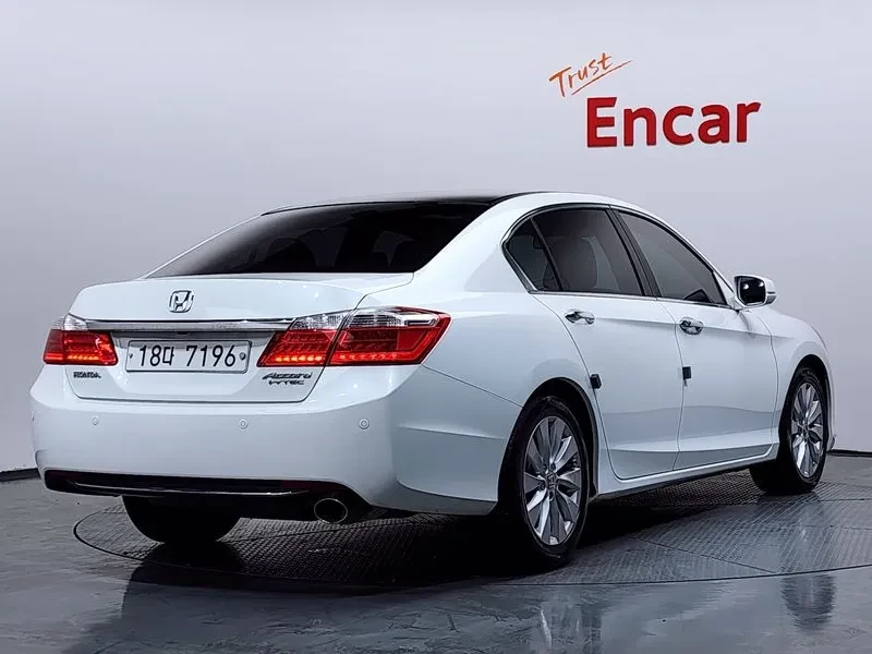 Honda Accord 2.4 9Th Generation, снимка 4 - Автомобили и джипове - 55920570