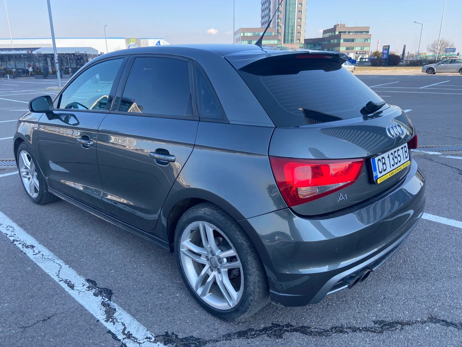 Audi A1 1.4TFSI 185к.с S-line Автомат - изображение 4