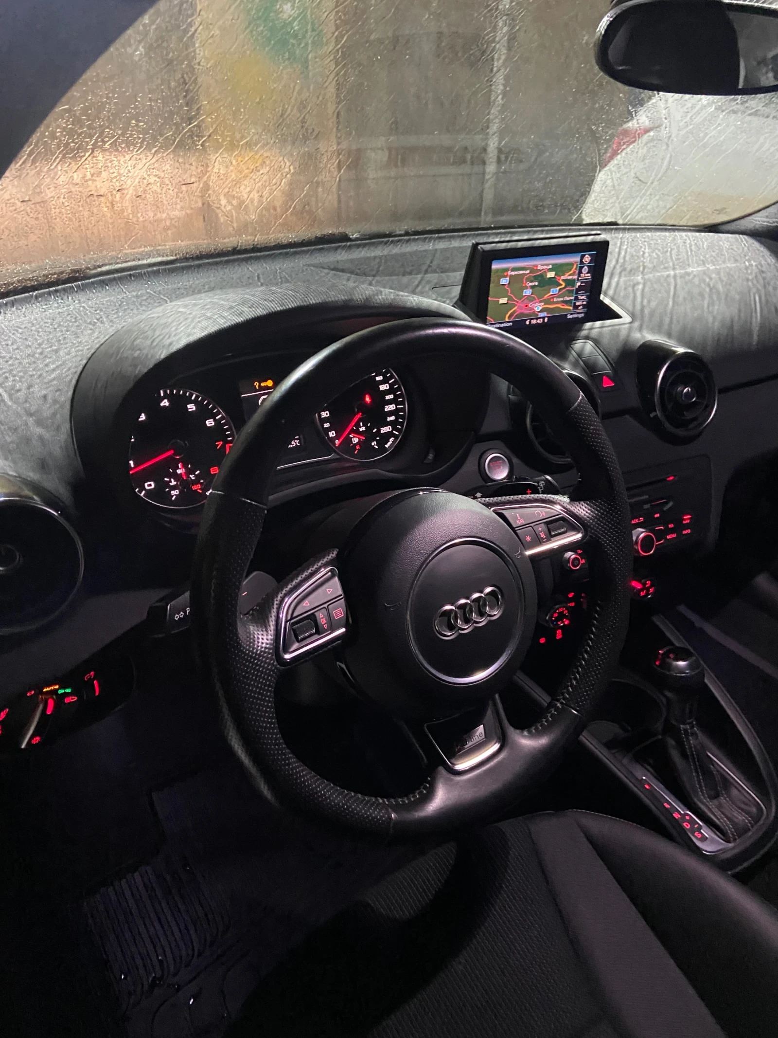 Audi A1 1.4TFSI 185к.с S-line Автомат - изображение 6
