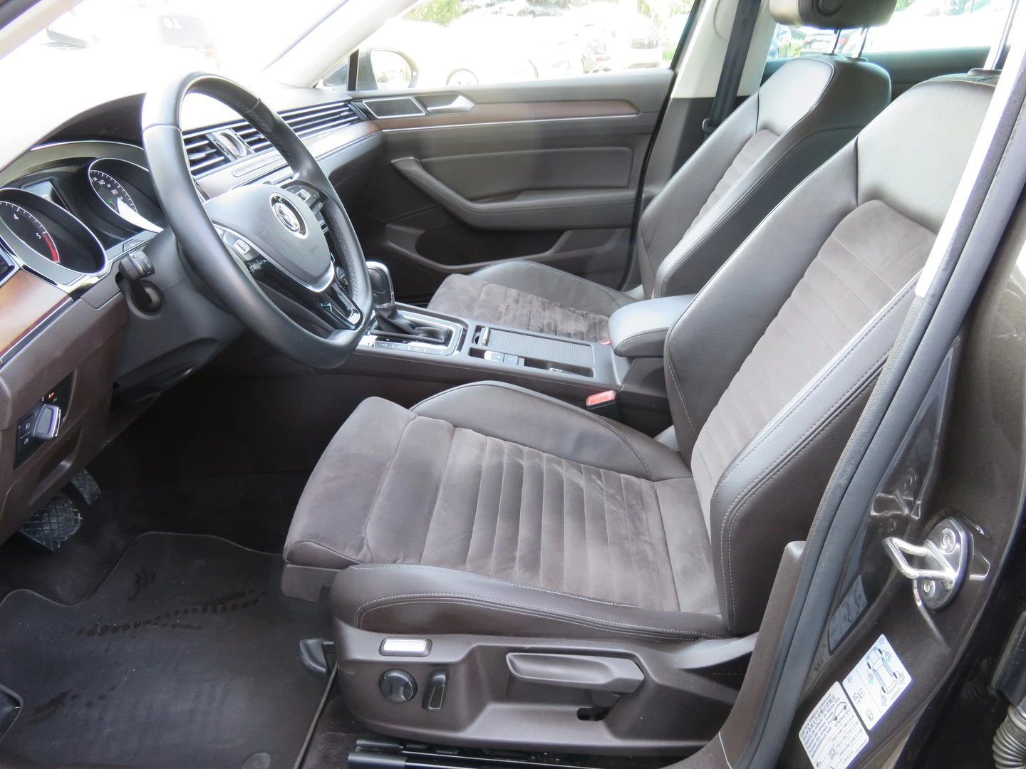 VW Passat Highline 2.0TDI SCR BMT 4MOTION - изображение 4