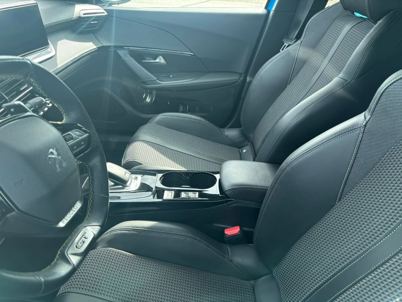 Peugeot 2008 GT PACK EAT8 131 - изображение 4
