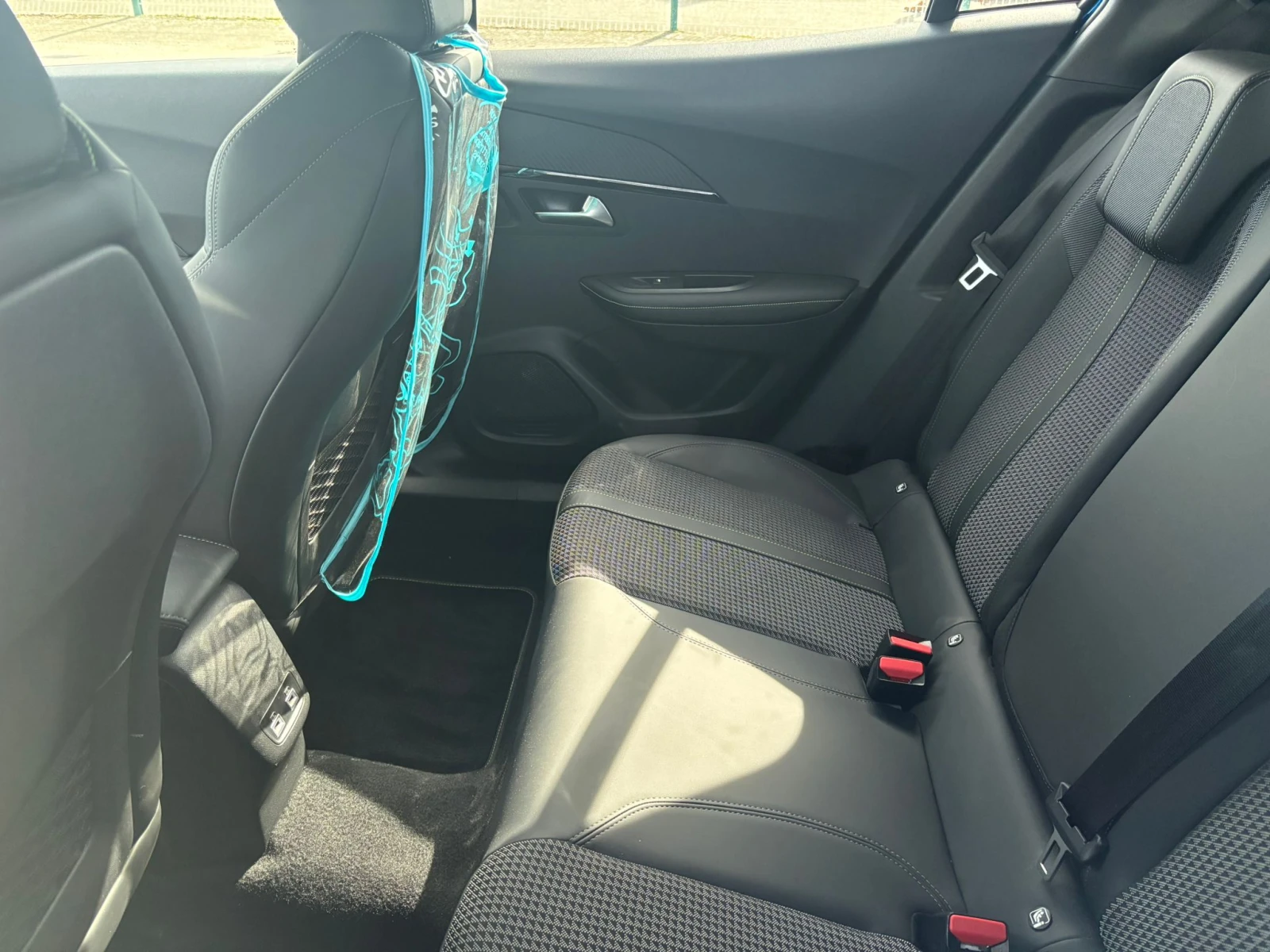 Peugeot 2008 GT PACK EAT8 131 - изображение 5