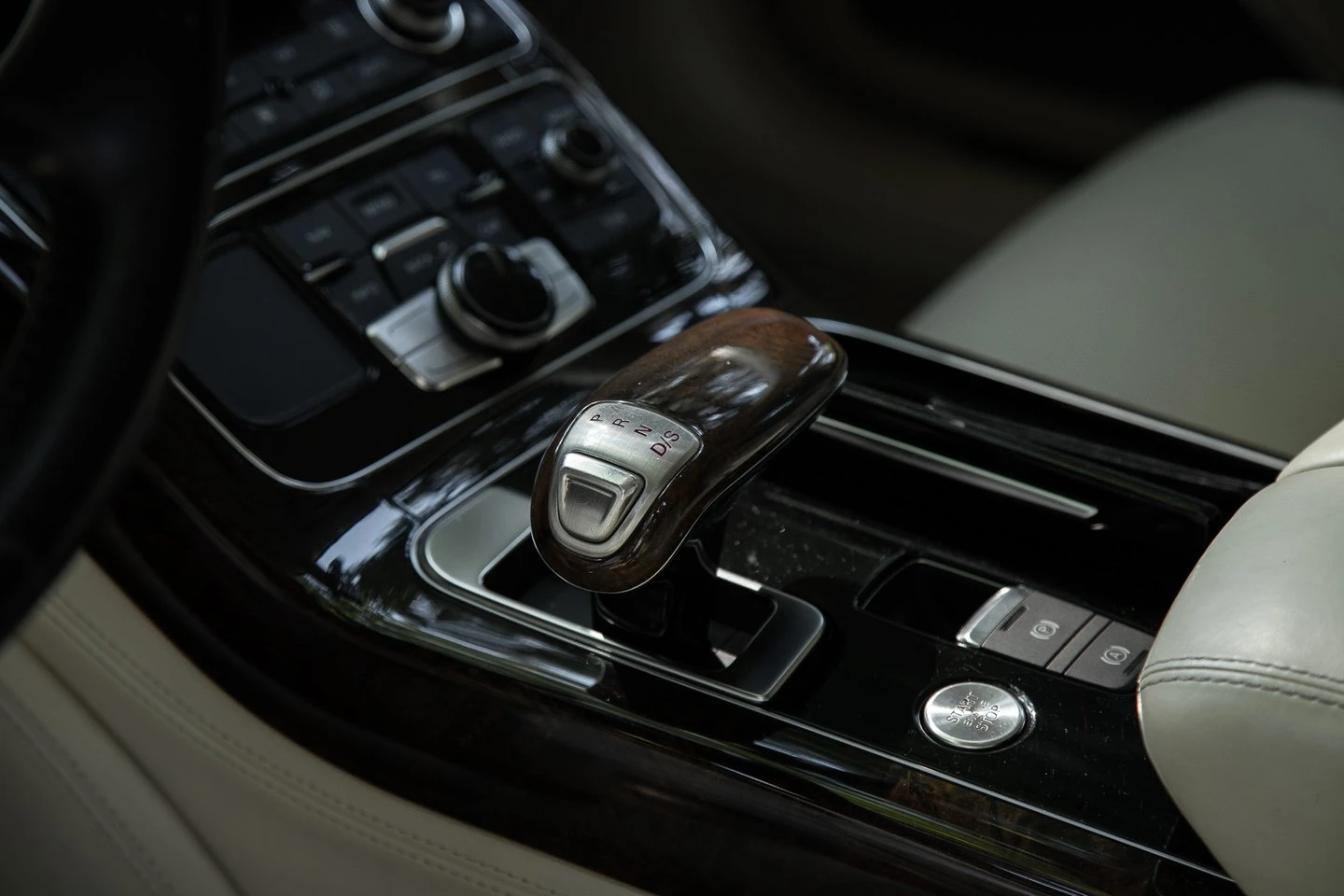 Audi A8 LWB 6.3 FSI  quattro - изображение 7