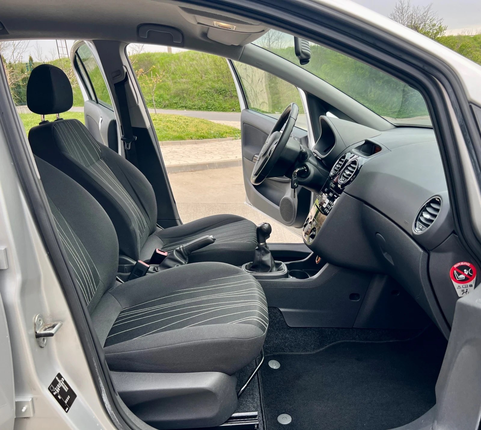 Opel Corsa D1.4, снимка 11 - Автомобили и джипове - 54210070