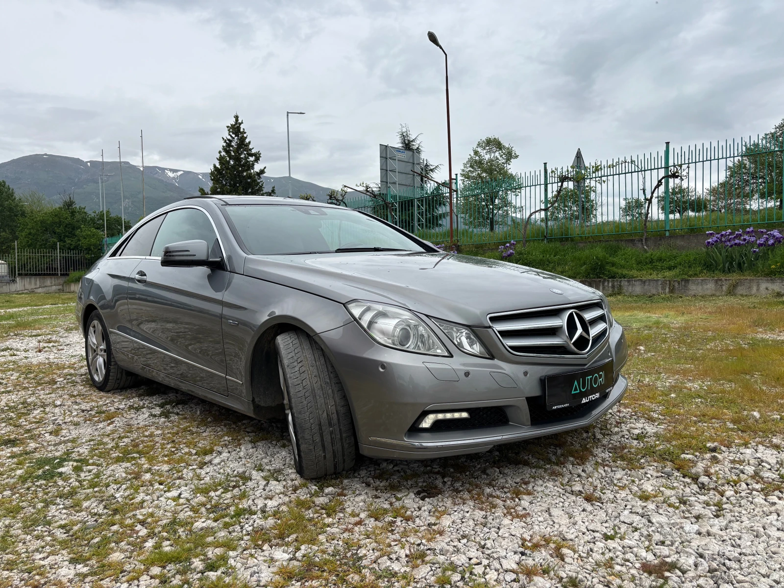 Mercedes-Benz E 220 FULL ОБДУХ ПОДГРЕВ ПАНОРАМА, снимка 3 - Автомобили и джипове - 54477260