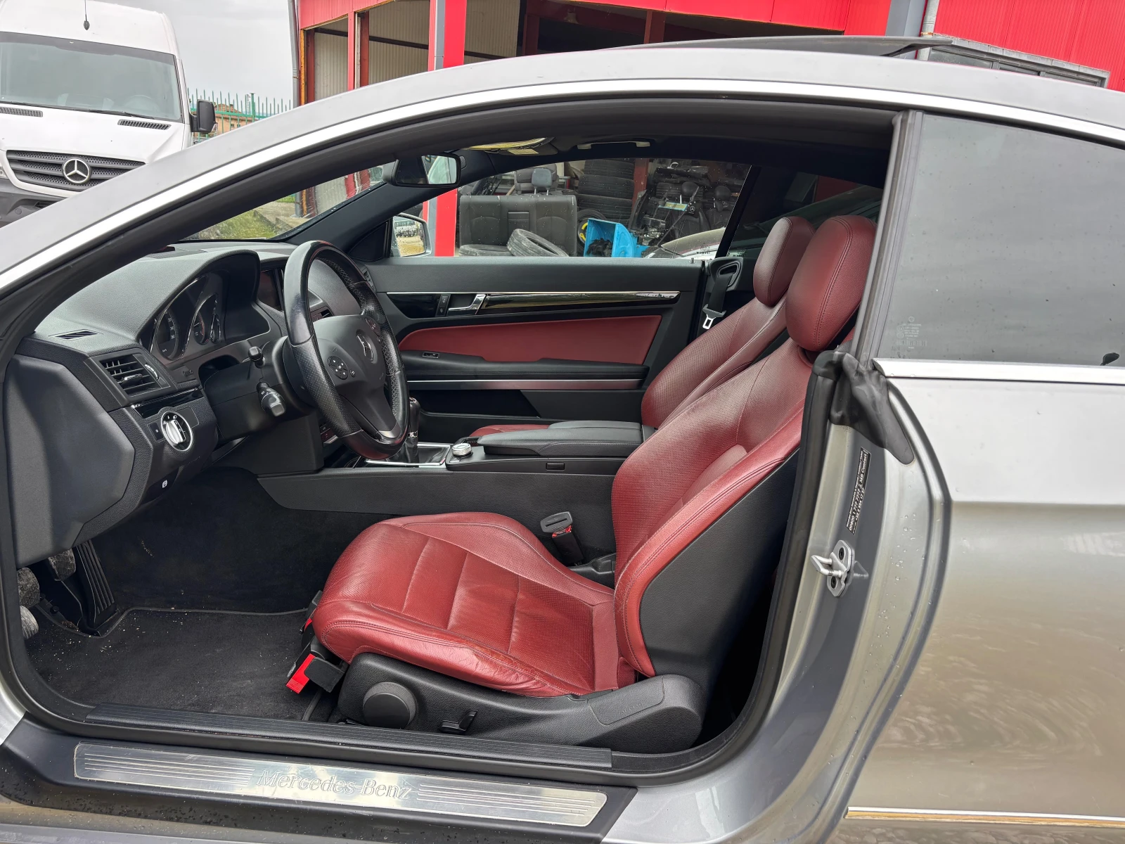 Mercedes-Benz E 220 FULL ОБДУХ ПОДГРЕВ ПАНОРАМА, снимка 8 - Автомобили и джипове - 54477260