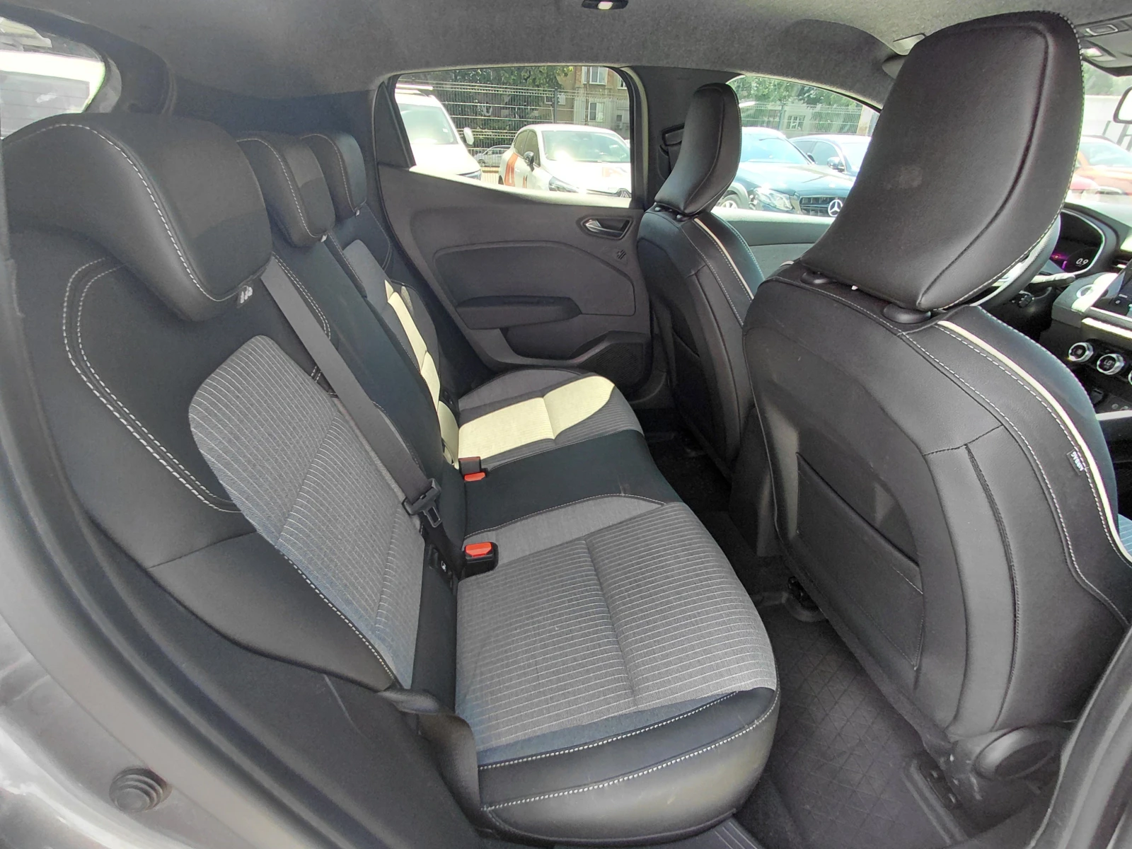 Renault Clio 1.0TCe/100к.с /Газ/Бензин/Techno, снимка 15 - Автомобили и джипове - 55527355