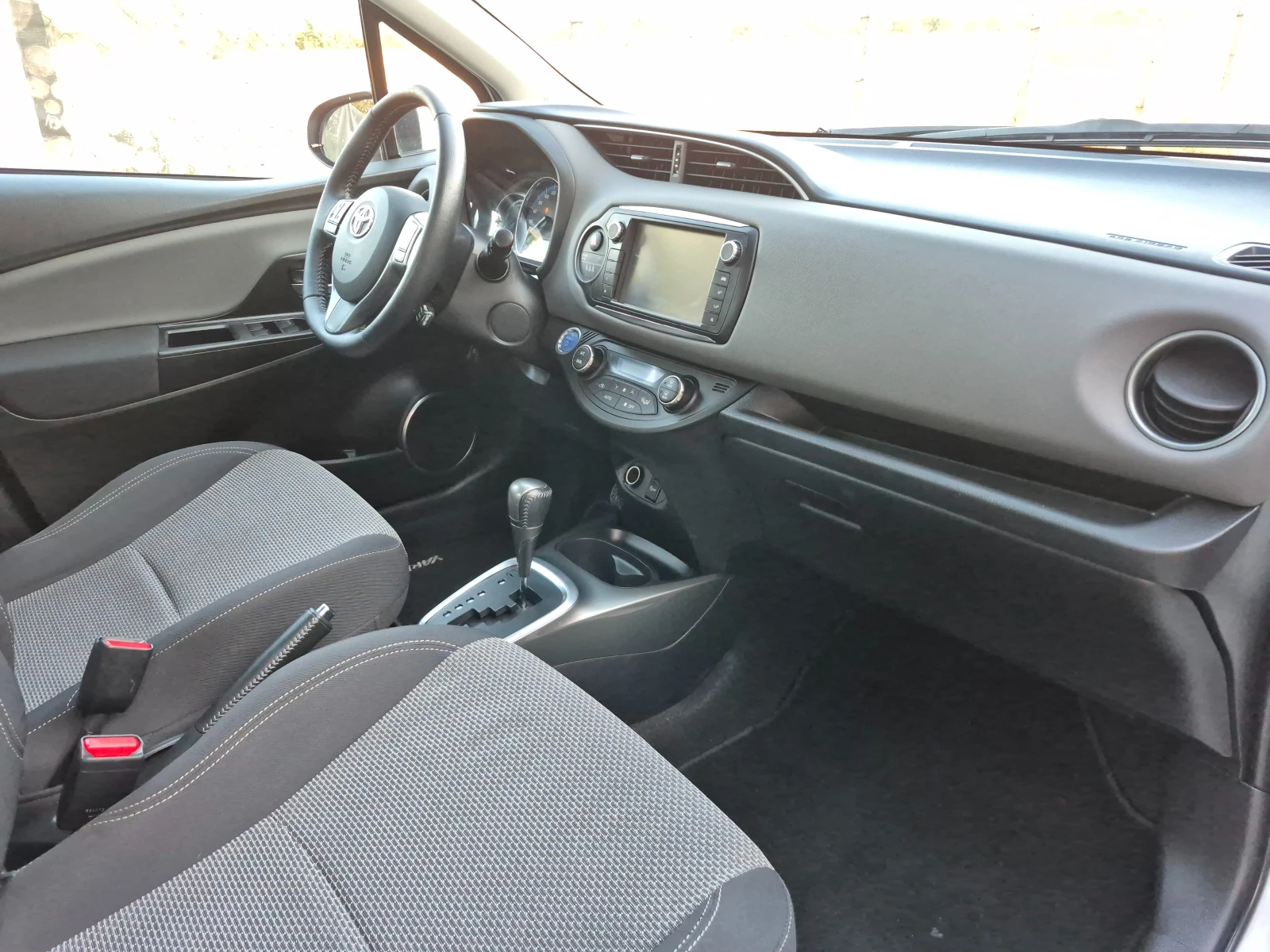 Toyota Yaris 1.5  HYBRID | Mobile.bg � ����������� 12