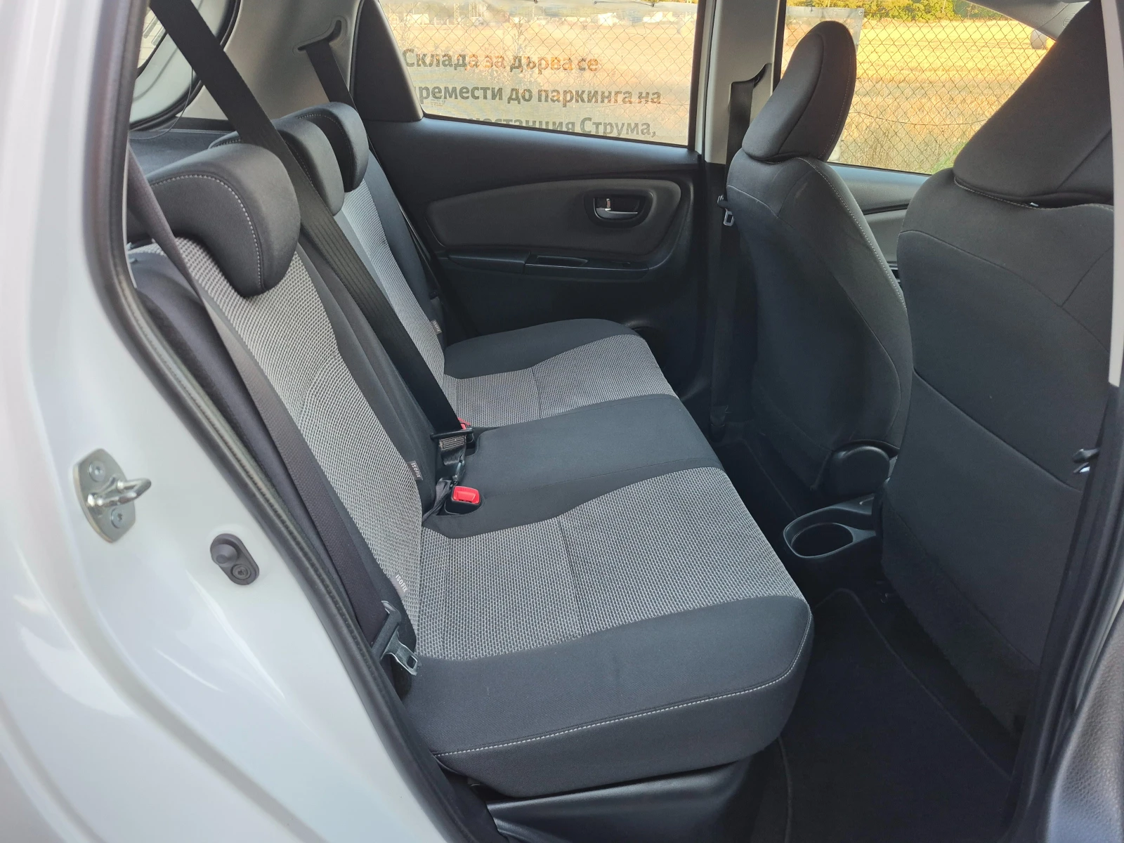Toyota Yaris 1.5  HYBRID | Mobile.bg � ����������� 14