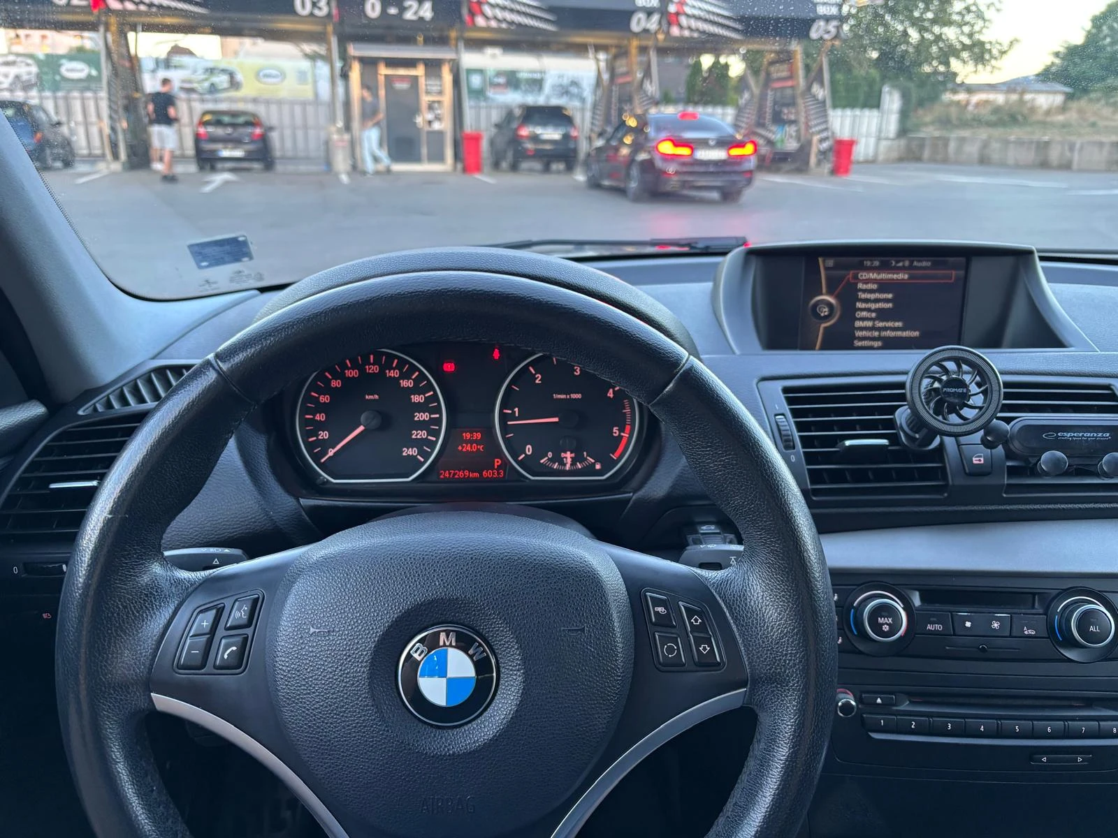 BMW 118, снимка 8 - Автомобили и джипове - 56087309