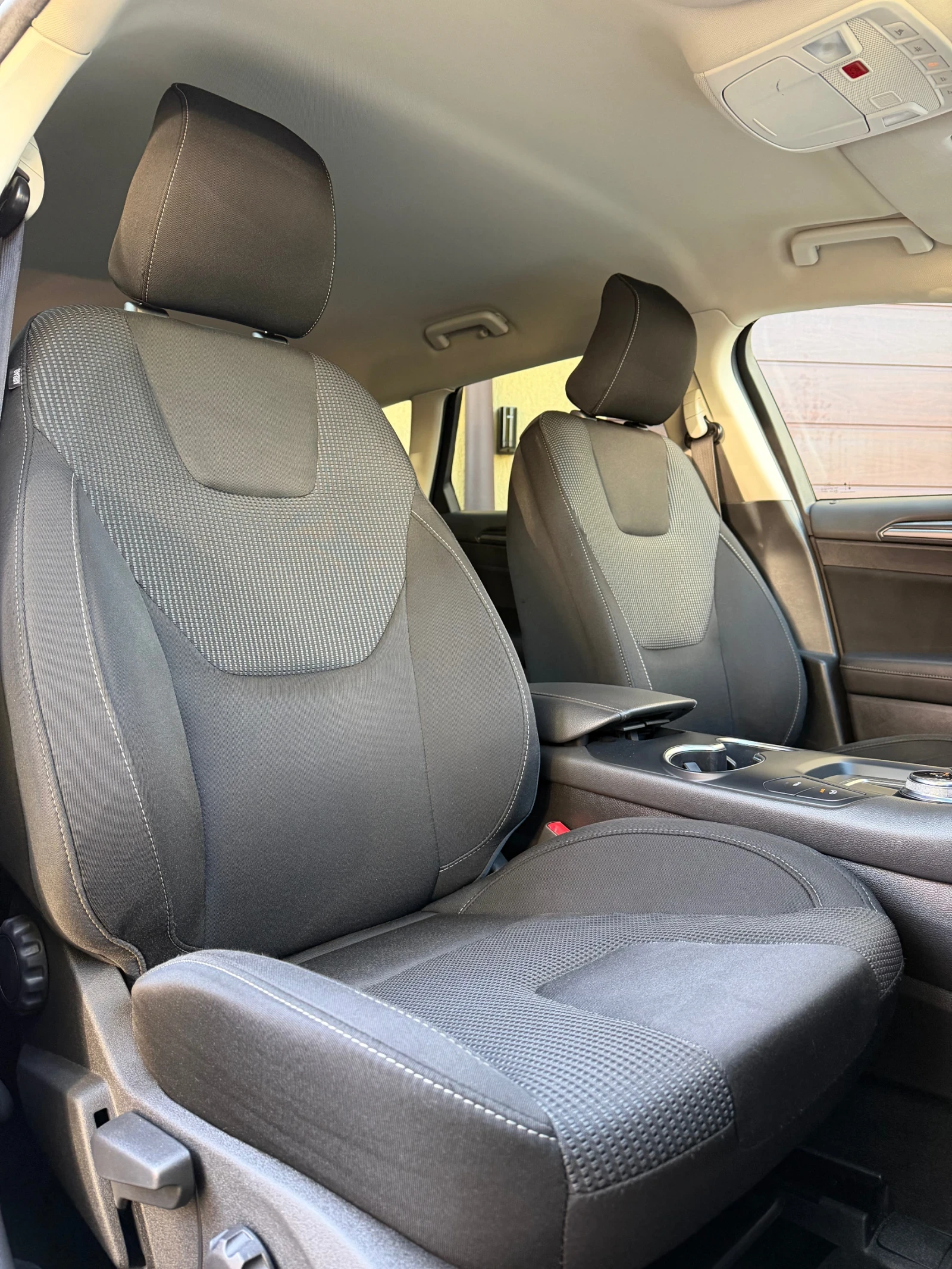 Ford Mondeo 2.0TDCi EcoBlue Пълна Сервизна История!, снимка 8 - Автомобили и джипове - 56124746