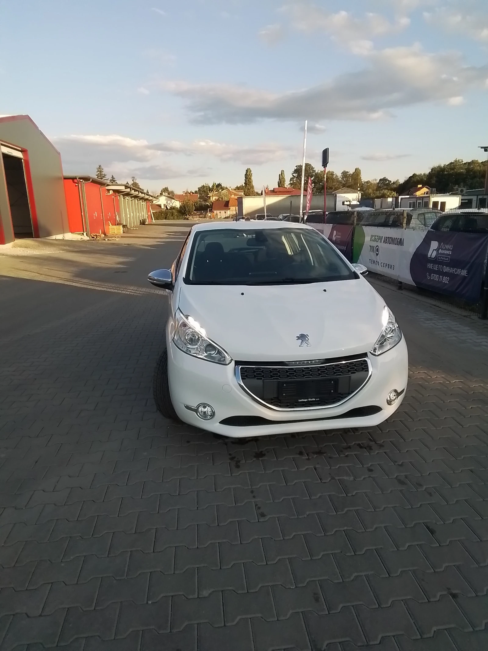 Peugeot 208 1.6, снимка 2 - Автомобили и джипове - 56264456