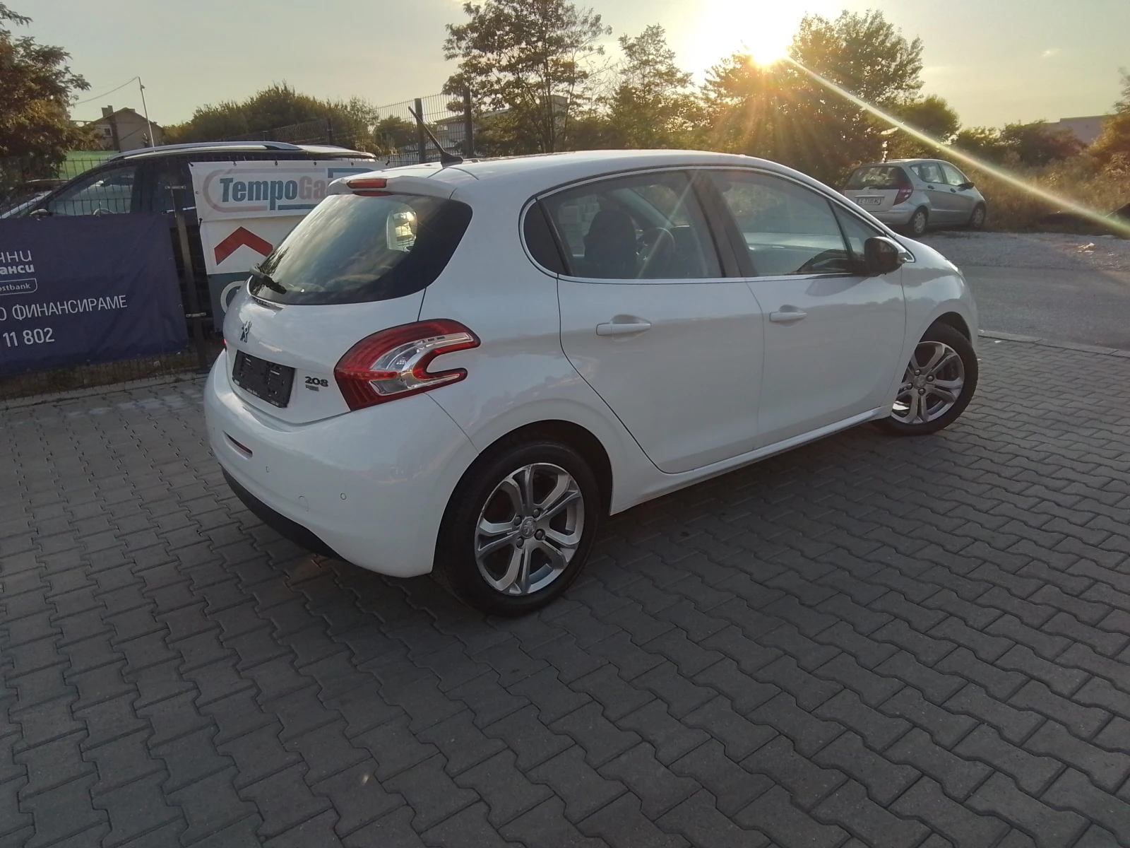 Peugeot 208 1.6, снимка 6 - Автомобили и джипове - 56264456