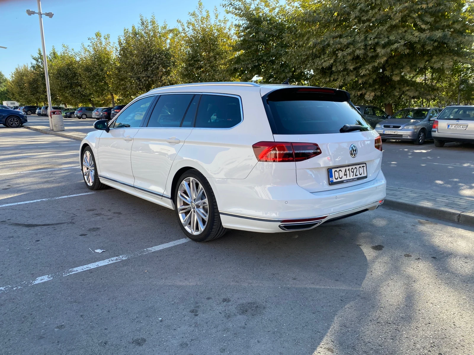 VW Passat R-line FULL LED, снимка 4 - Автомобили и джипове - 56435434