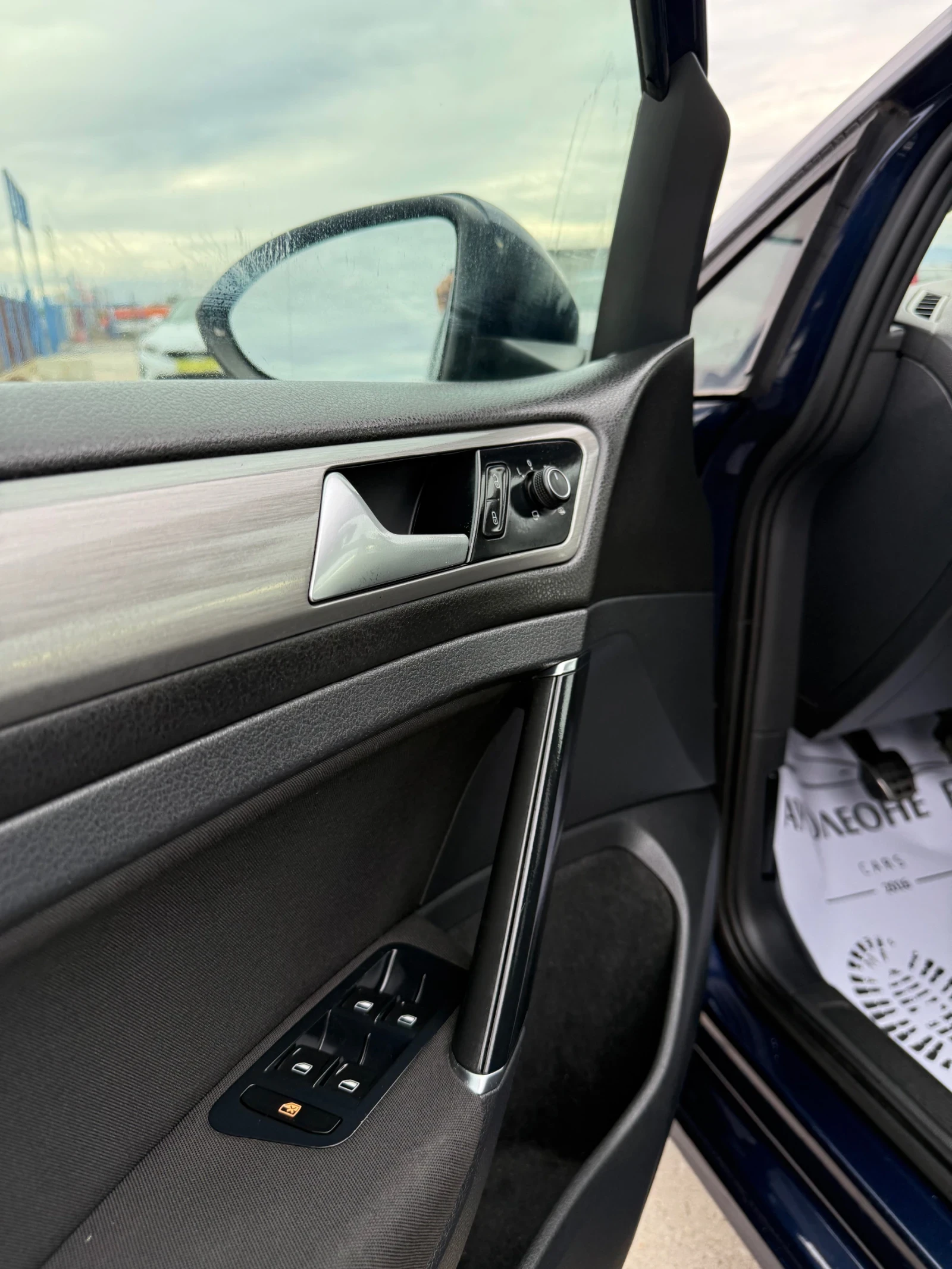 VW Golf 1.6 TDi, снимка 12 - Автомобили и джипове - 56725222