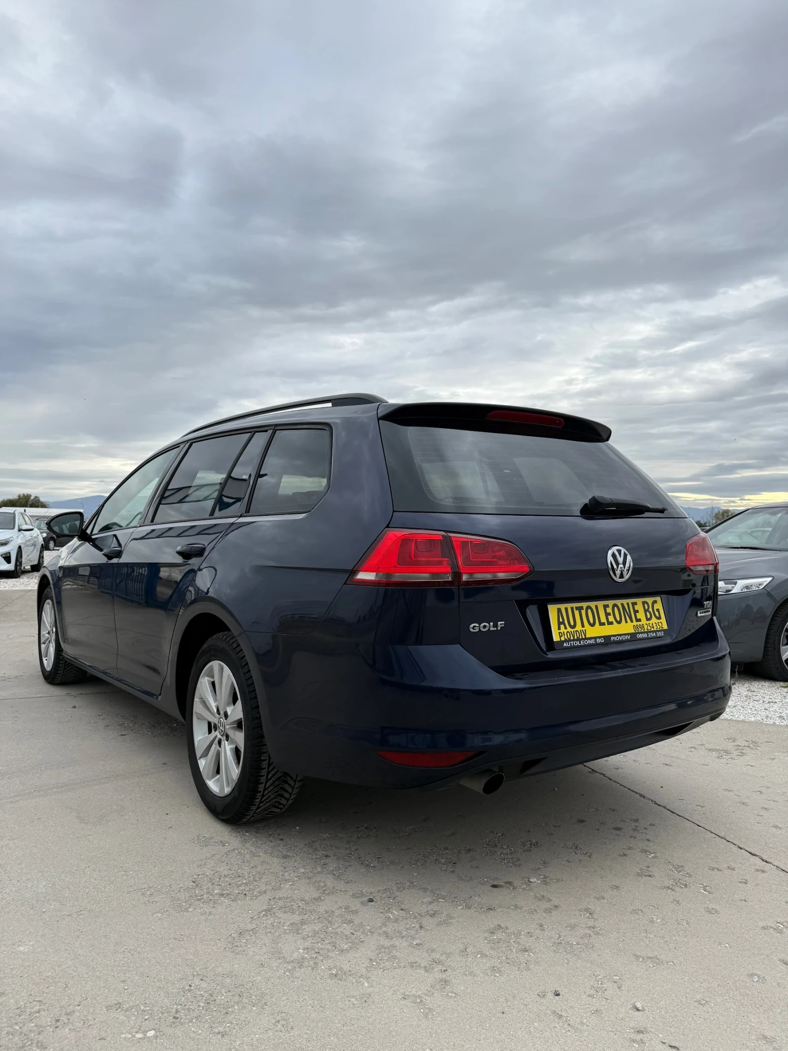 VW Golf 1.6 TDi, снимка 4 - Автомобили и джипове - 56725222