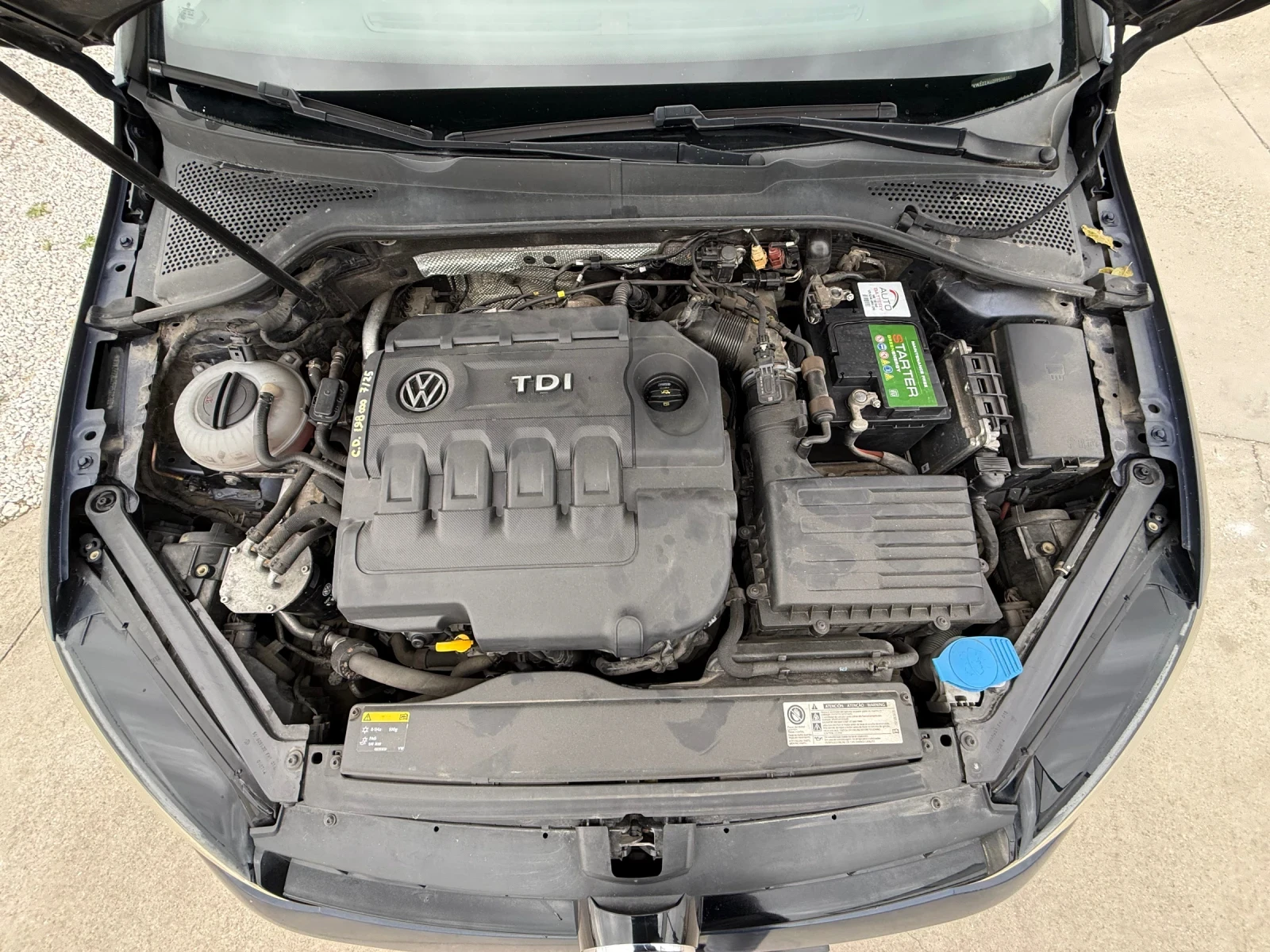 VW Golf 1.6 TDi, снимка 14 - Автомобили и джипове - 56725222