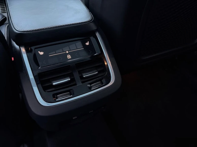 Volvo Xc90 2019* T6 R-DESIGN* B&W* DISTRONIK* ОБДУХ* HEAD-UP*, снимка 15 - Автомобили и джипове - 52584319