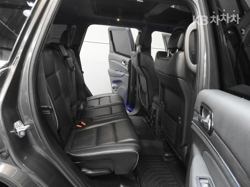Jeep Grand cherokee 3.6 Overland, снимка 8 - Автомобили и джипове - 54821694