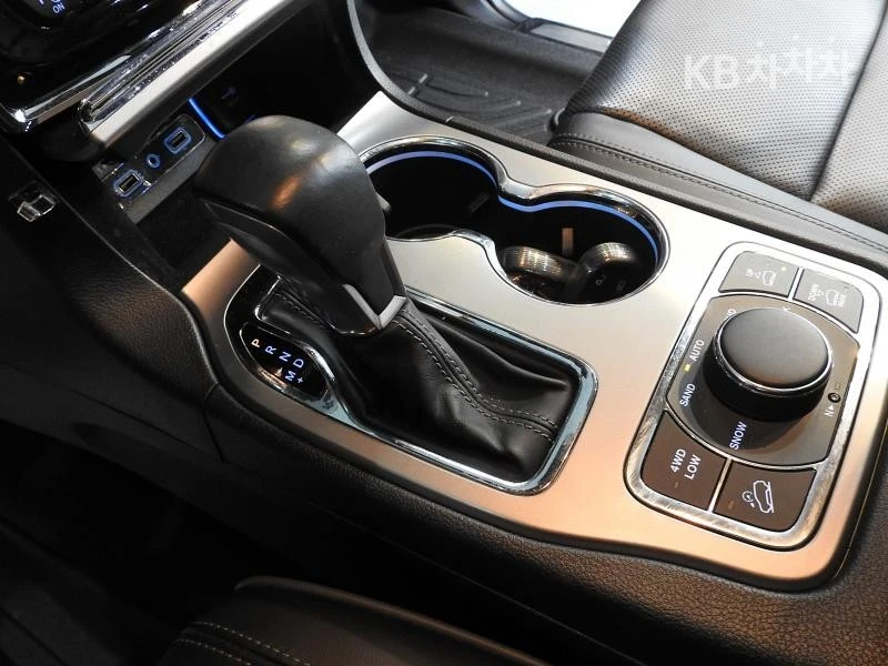 Jeep Grand cherokee 3.6 Overland, снимка 12 - Автомобили и джипове - 54821694