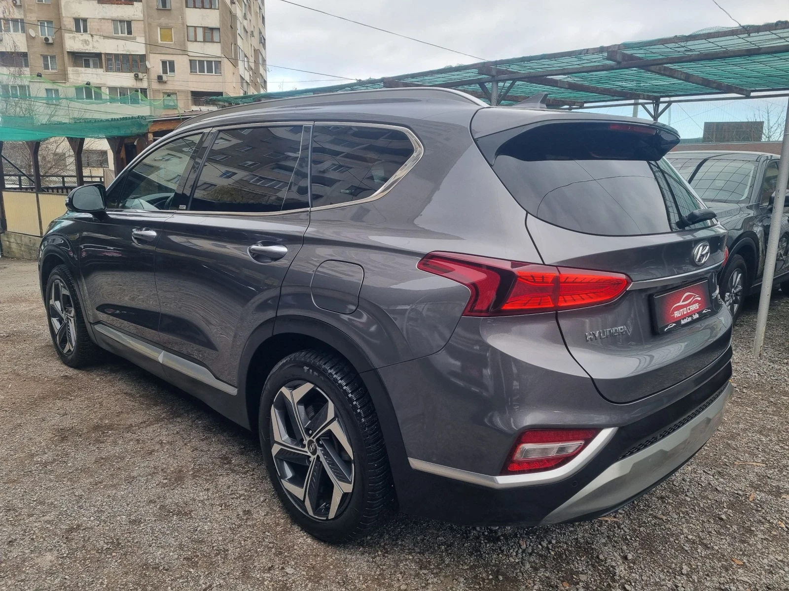 Hyundai Santa fe 2.2  Premium* 4WD* . 7места * ПАНОРАМА* 360камера* - изображение 4