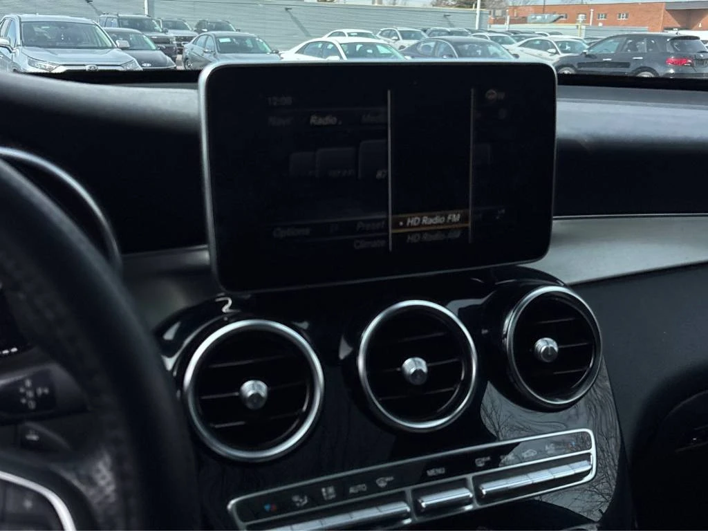 Mercedes-Benz GLC 300 CARFAX* ДВА КЛЮЧА * ВТОРИ КОМПЛЕКТ ГУМИ, снимка 11 - Автомобили и джипове - 53981849