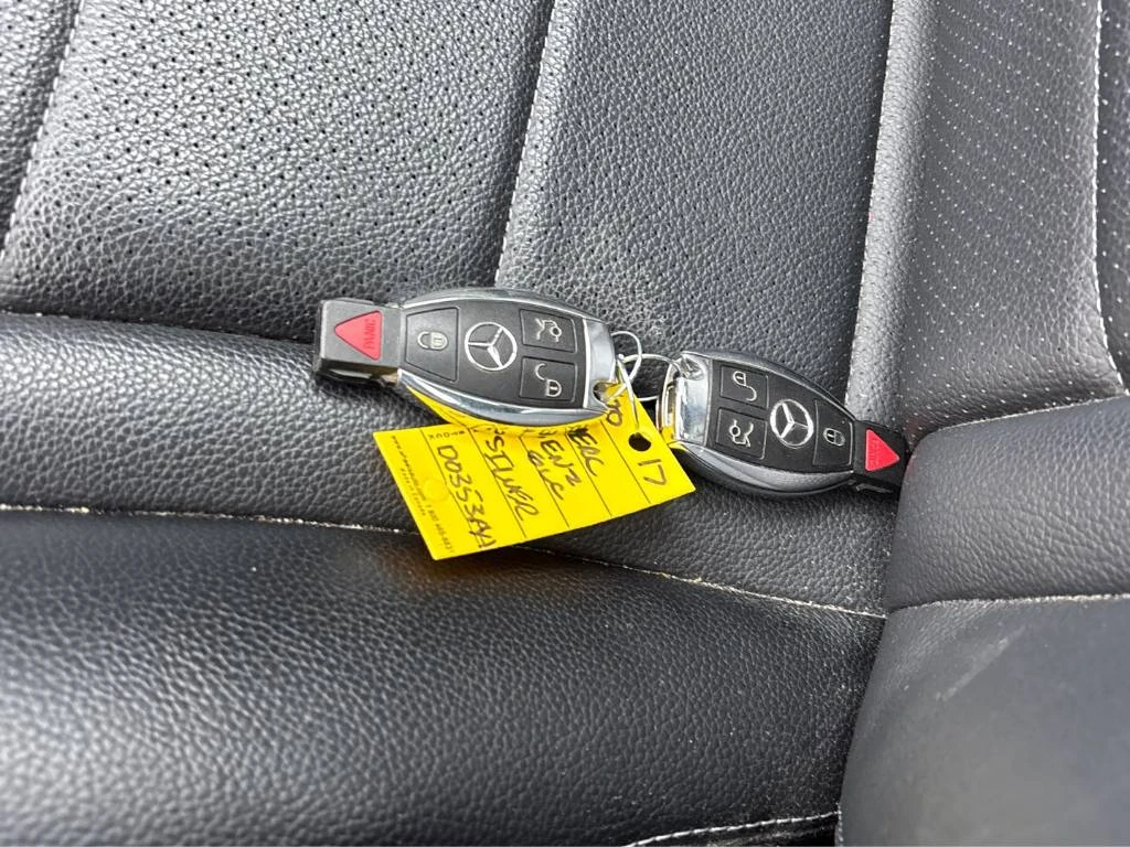 Mercedes-Benz GLC 300 CARFAX* ДВА КЛЮЧА * ВТОРИ КОМПЛЕКТ ГУМИ, снимка 9 - Автомобили и джипове - 53981849