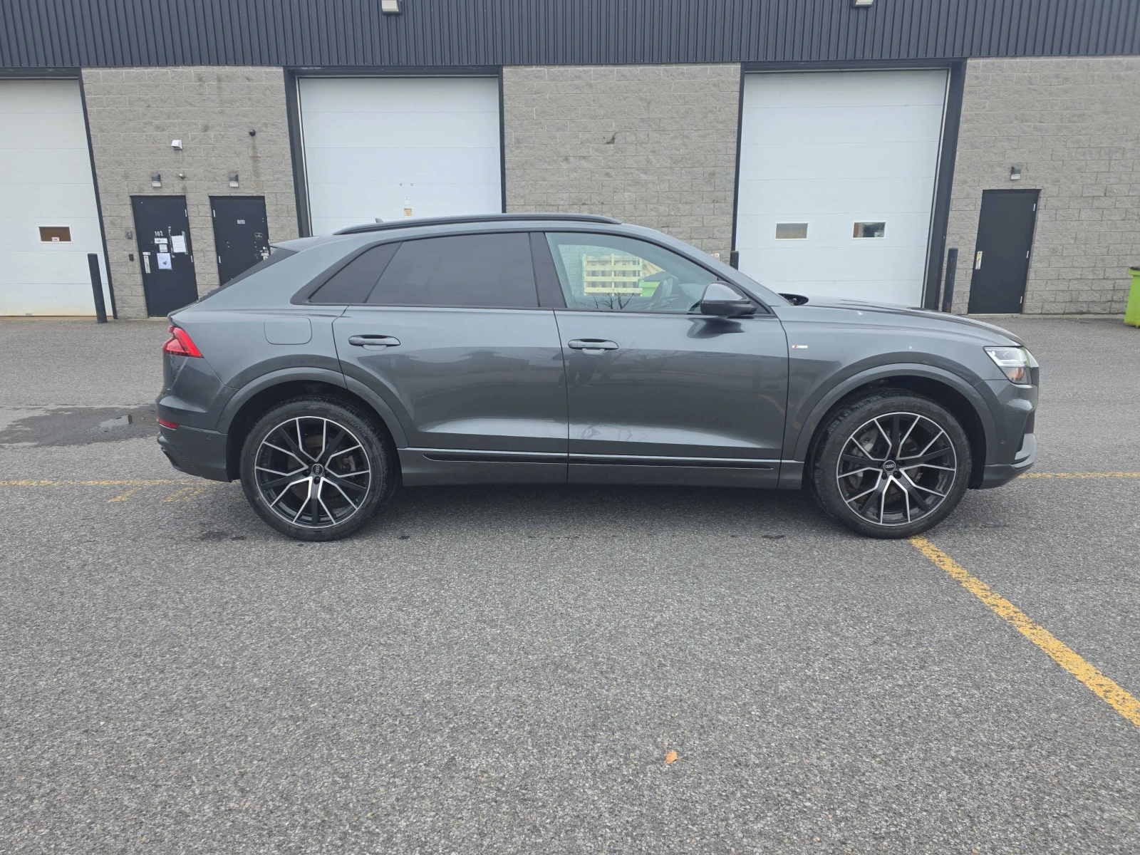 Audi Q8 Progressiv * * ПАНОРАМА * * ОБДУХВАНЕ * * , снимка 4 - Автомобили и джипове - 54306977
