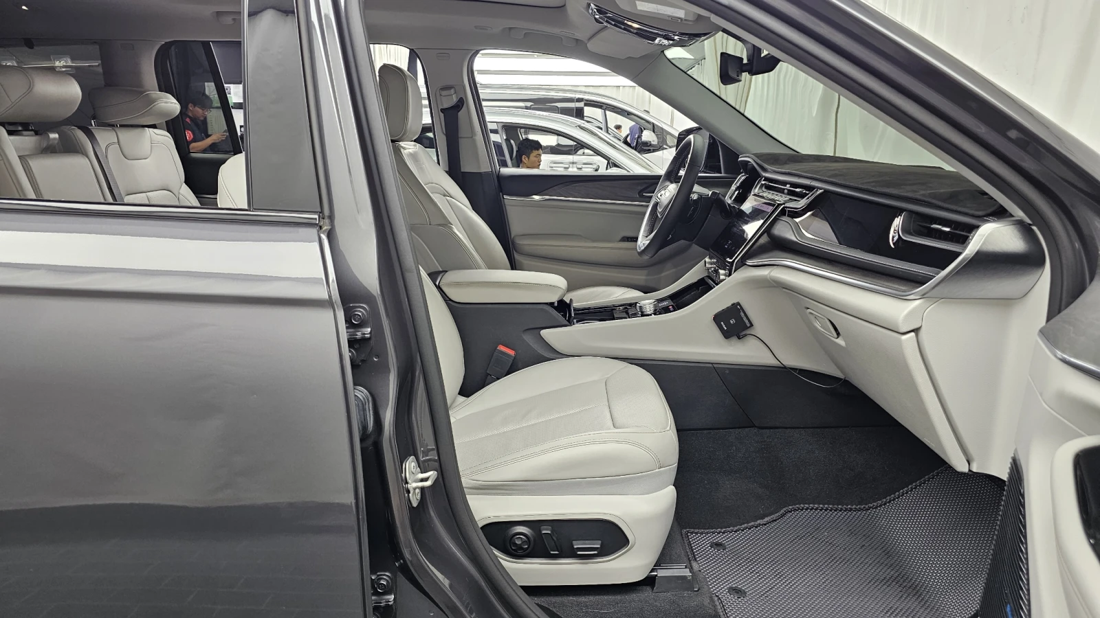 Jeep Grand cherokee L / OVERLAND / 3.6 / DISTRONIC / ОБДУХ / 360КАМЕРА, снимка 11 - Автомобили и джипове - 55526089