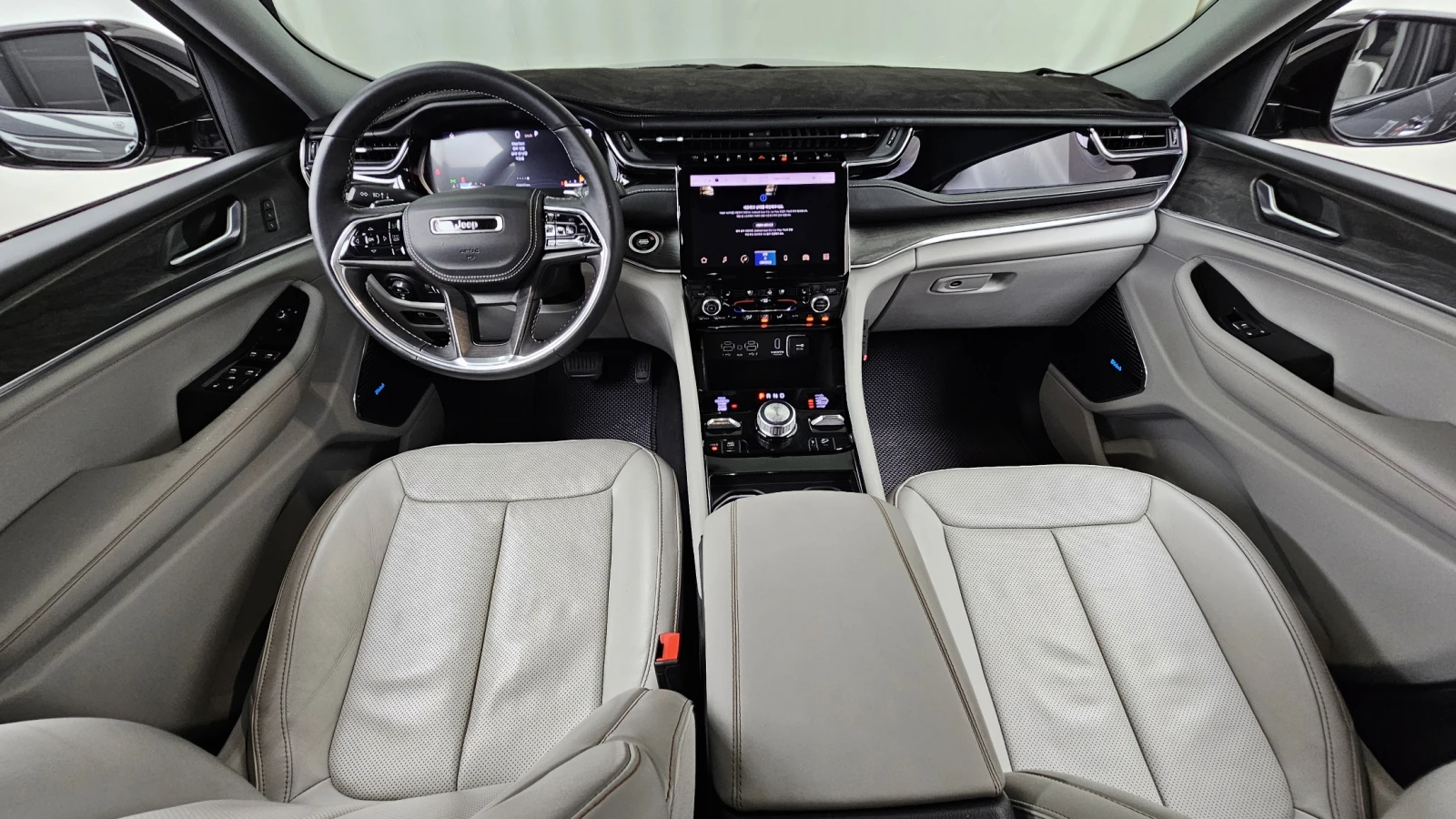 Jeep Grand cherokee L / OVERLAND / 3.6 / DISTRONIC / ОБДУХ / 360КАМЕРА, снимка 7 - Автомобили и джипове - 55526089
