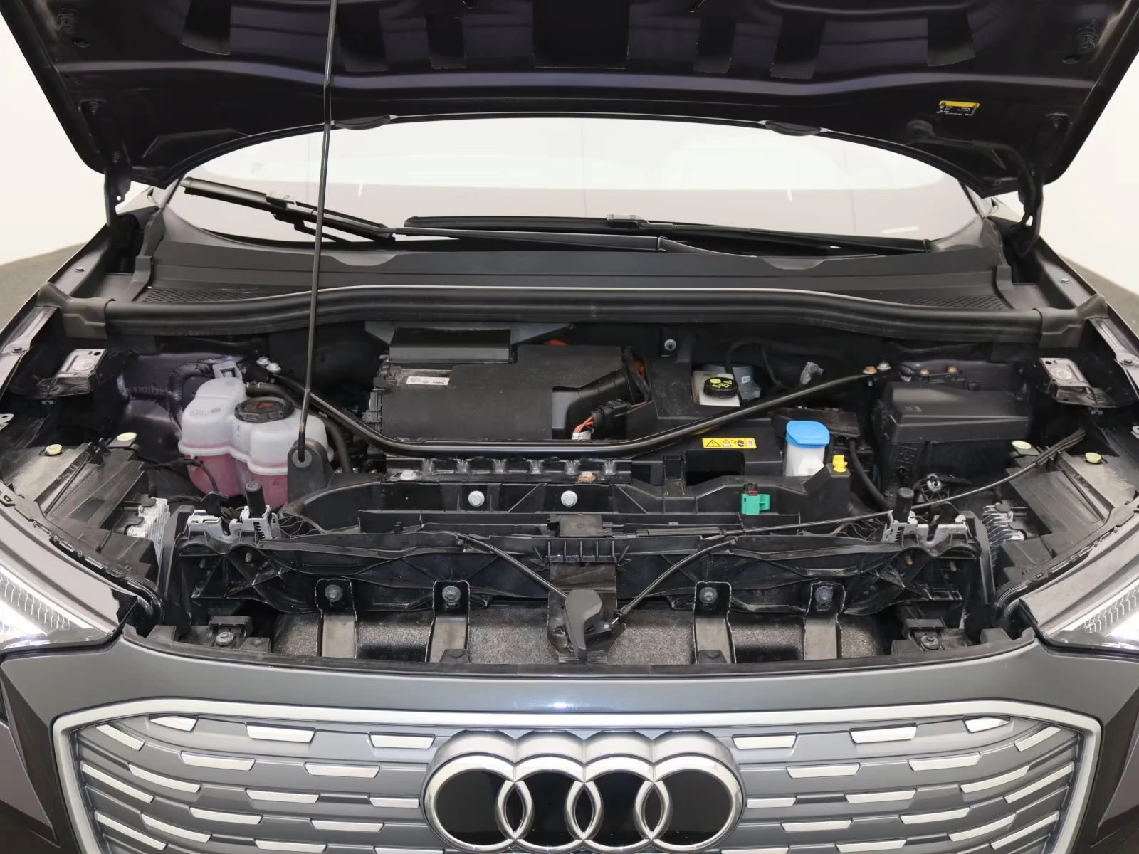 Audi Q4 e-tron/265HP/45/SPORTBACK/S-LINE/CAM/PANO/707z, снимка 3 - Автомобили и джипове - 55553916