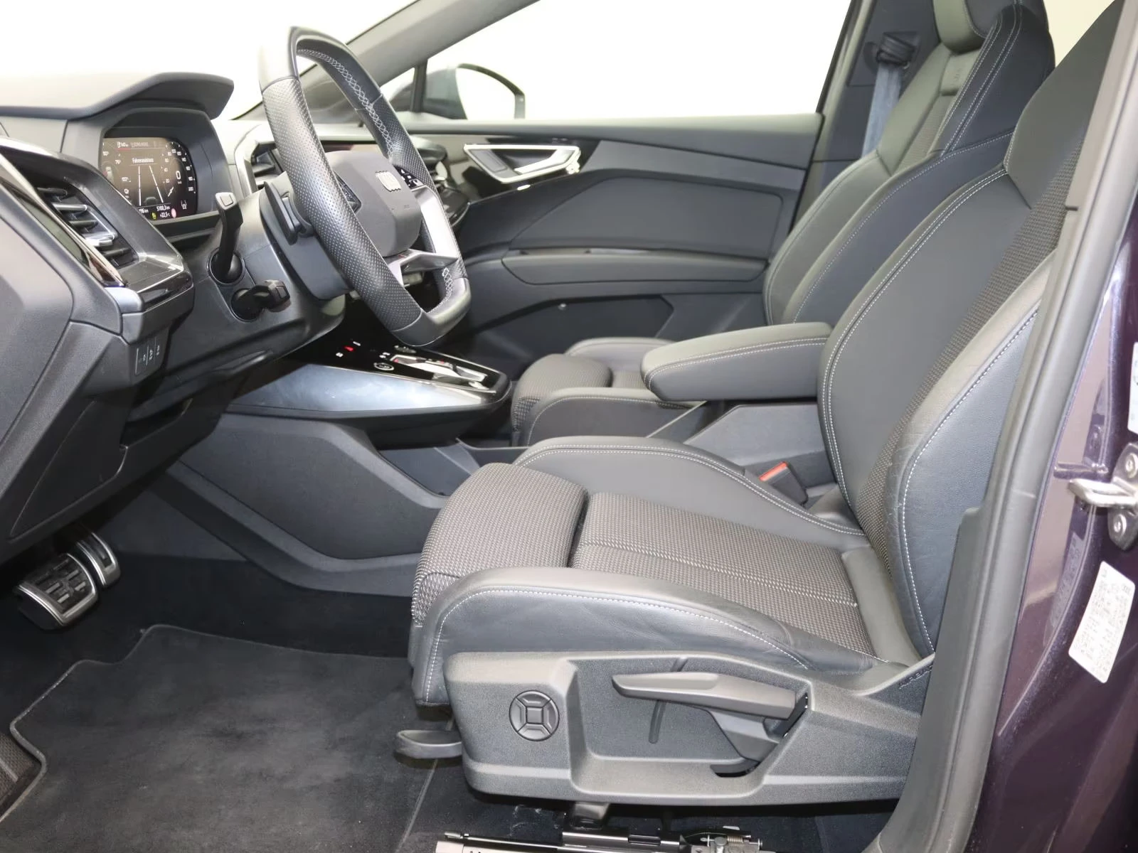 Audi Q4 e-tron/265HP/45/SPORTBACK/S-LINE/CAM/PANO/707z, снимка 12 - Автомобили и джипове - 55553916