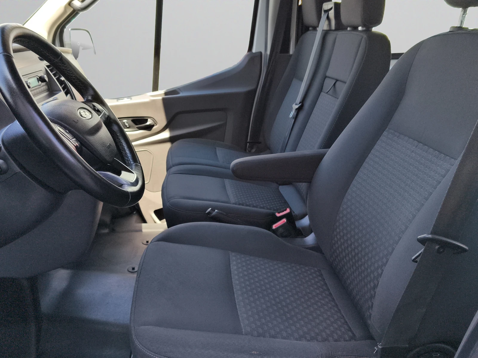 Ford Transit Kombi 8+ 1 места 2.0 Hybrid 130hp E6D//2206R21, снимка 11 - Бусове и автобуси - 55473279