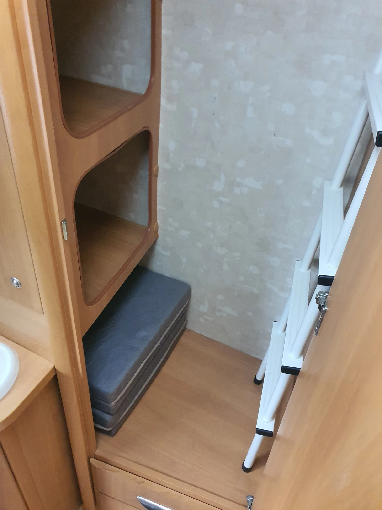 Каравана Swift Challenger , снимка 17 - Каравани и кемпери - 53717304