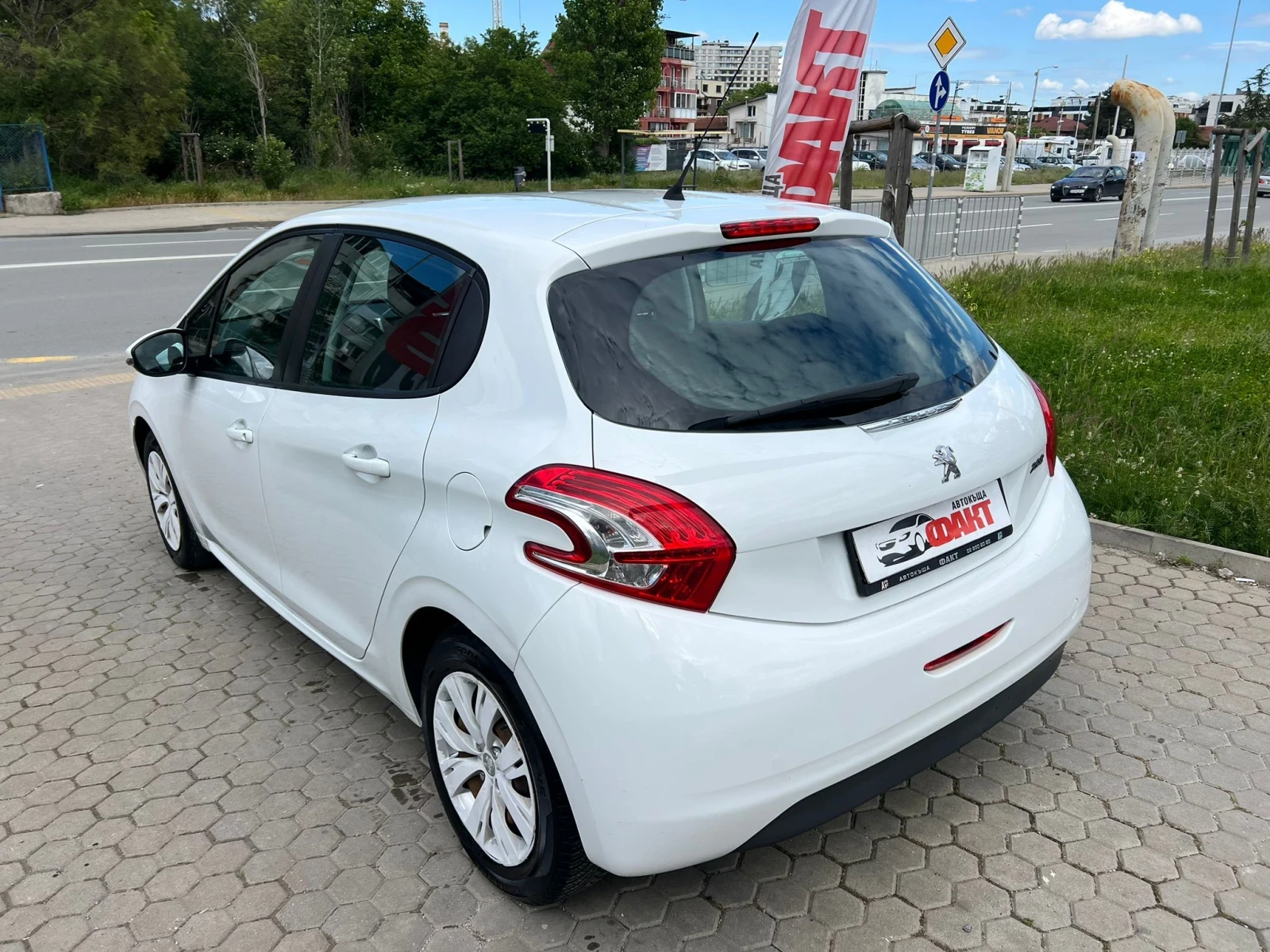 Peugeot 208 1.2i/EURO.5B - изображение 4