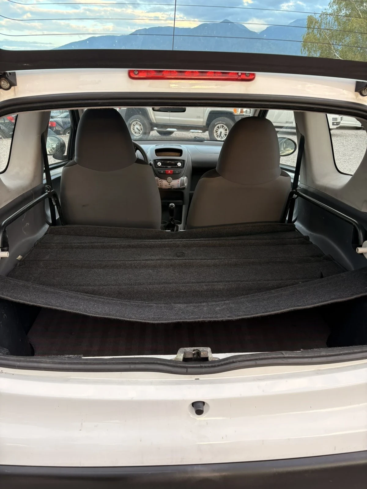 Peugeot 107 1.0 Бензин 2012г. Товаро-пътнически - изображение 10