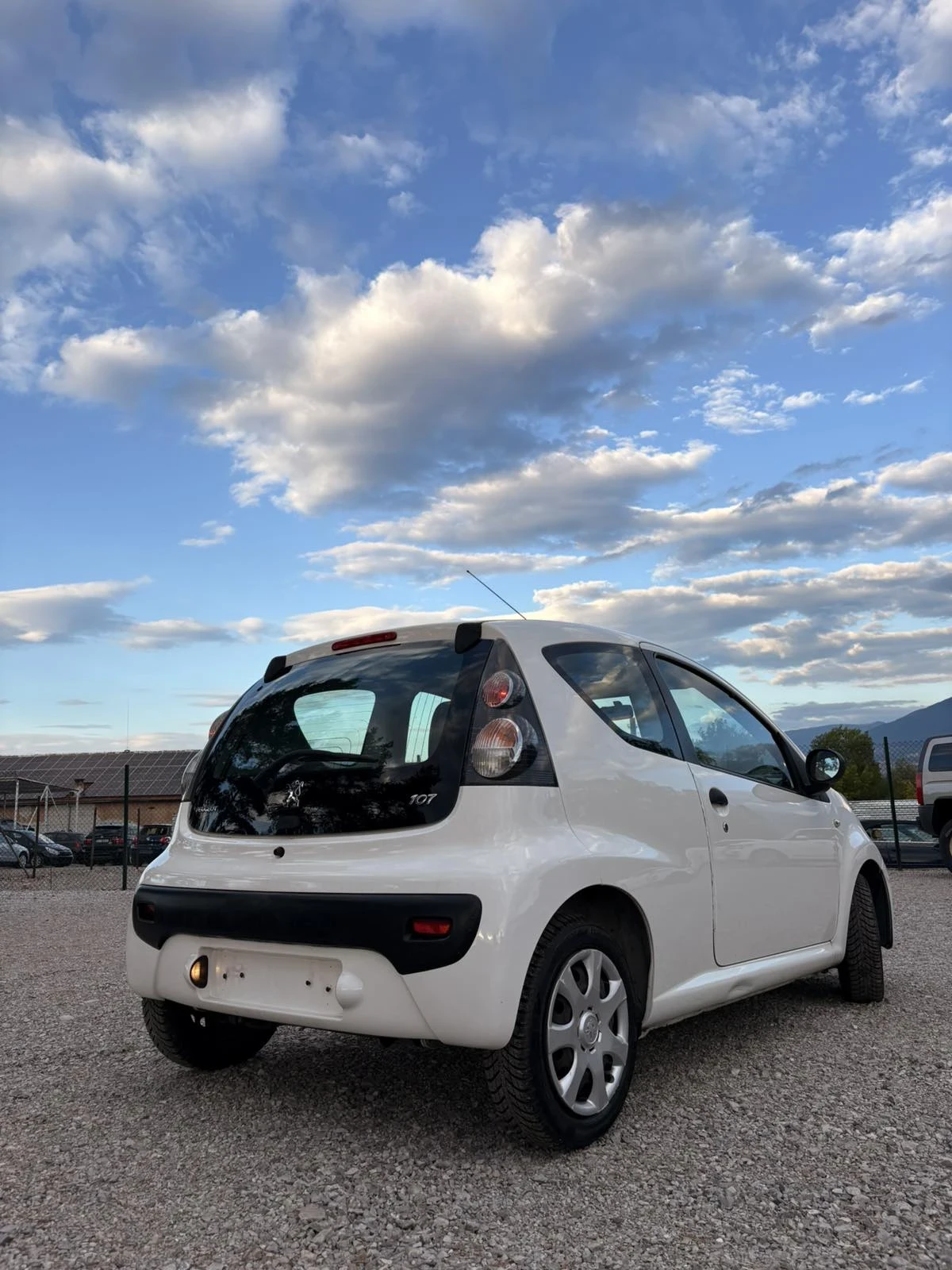 Peugeot 107 1.0 Бензин 2012г. Товаро-пътнически - изображение 6
