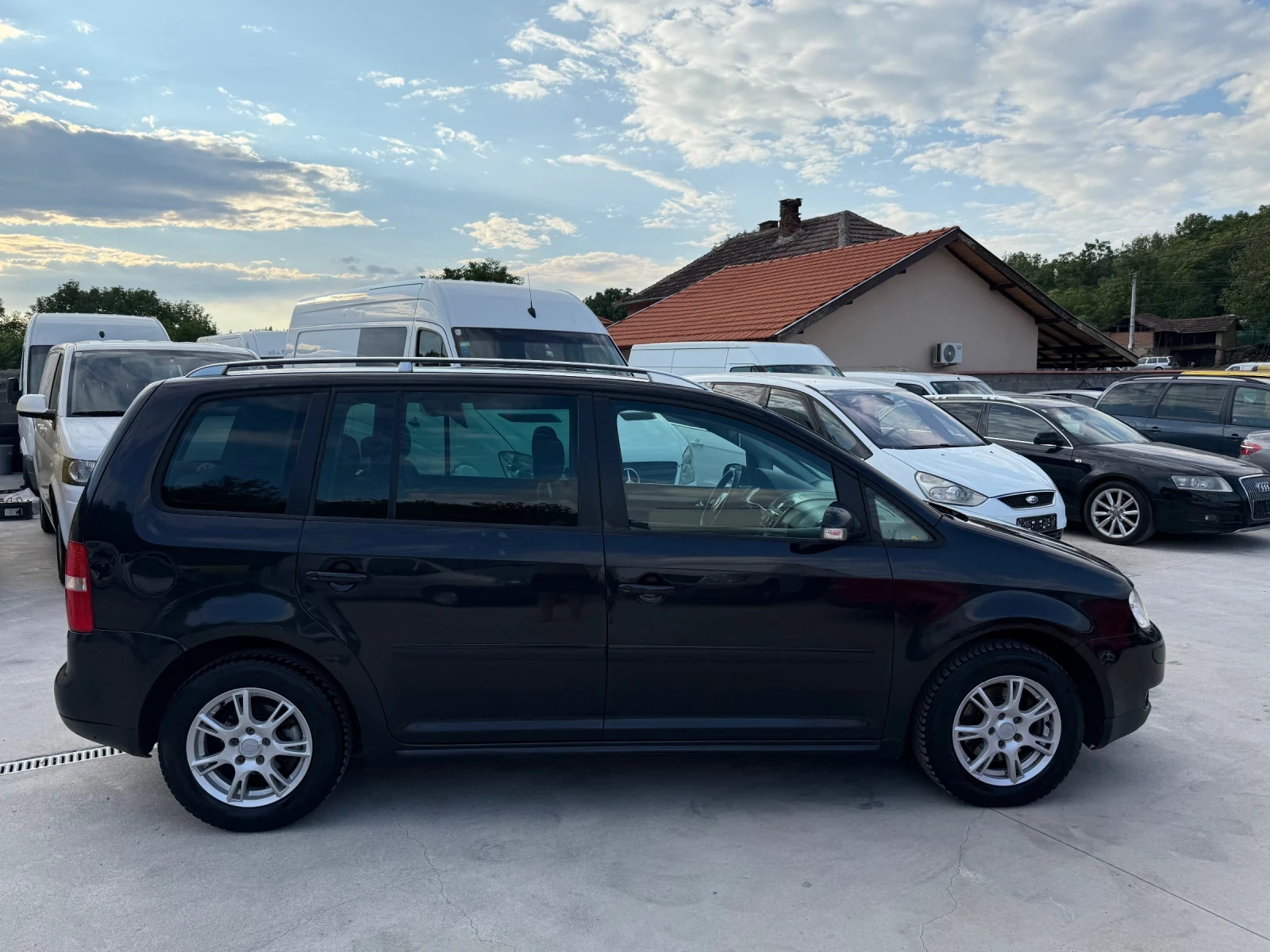 VW Touran 1.9TDI 105К.С. HIGHLINE - изображение 4