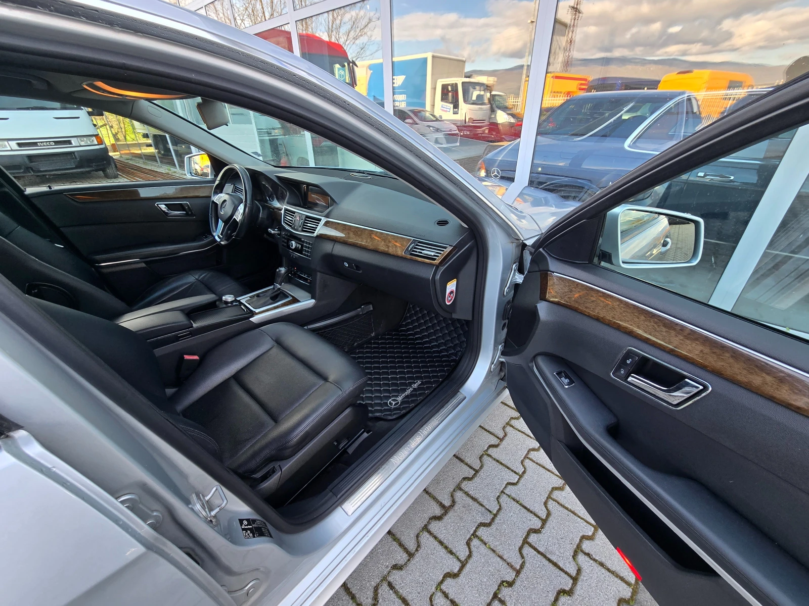 Mercedes-Benz E 220 CDi , снимка 15 - Автомобили и джипове - 54096349