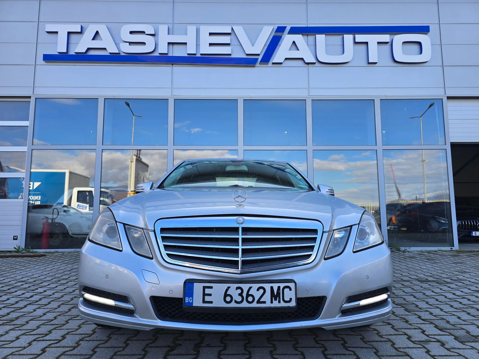 Mercedes-Benz E 220 CDi , снимка 3 - Автомобили и джипове - 54096349