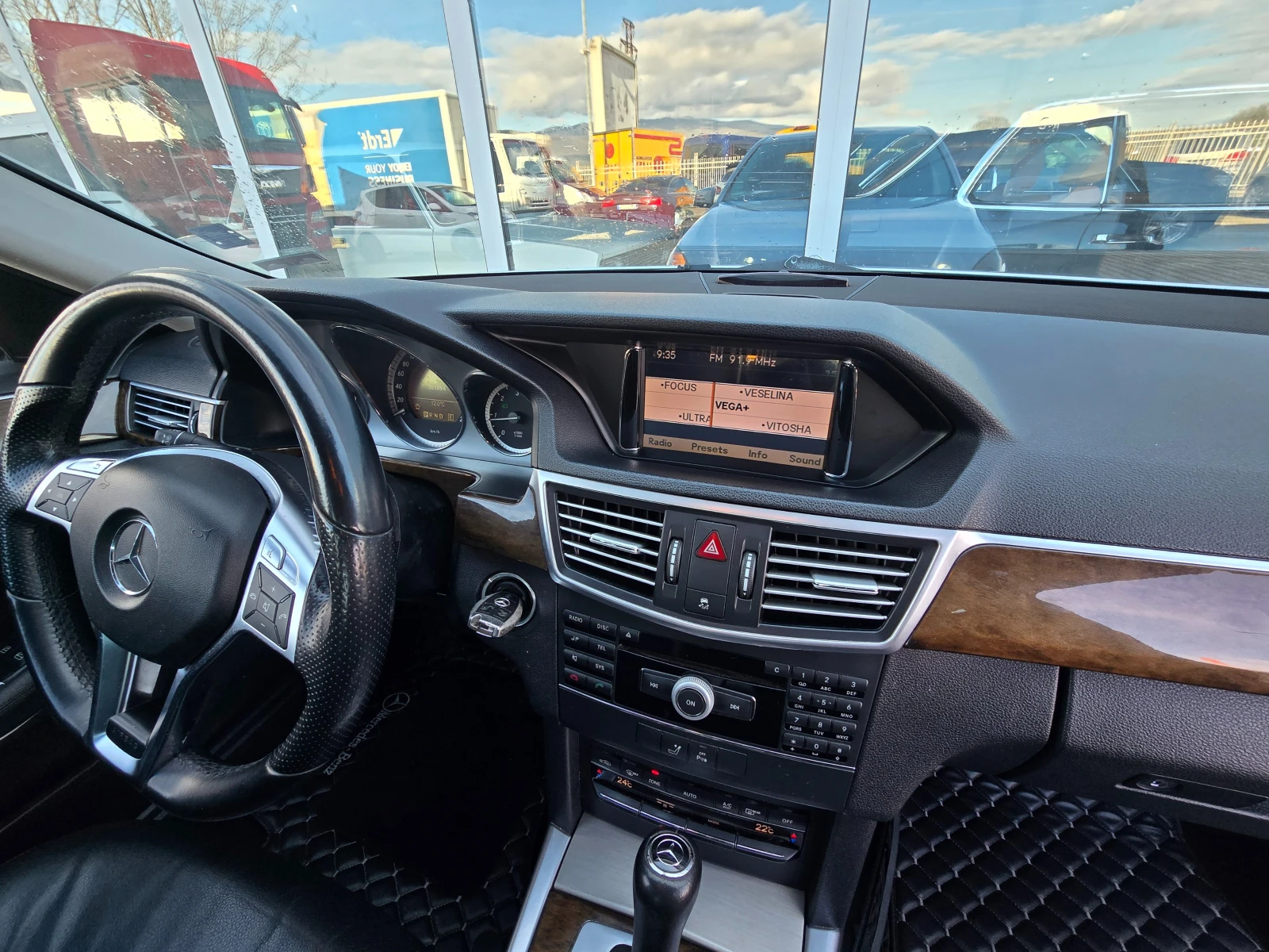 Mercedes-Benz E 220 CDi , снимка 14 - Автомобили и джипове - 54096349