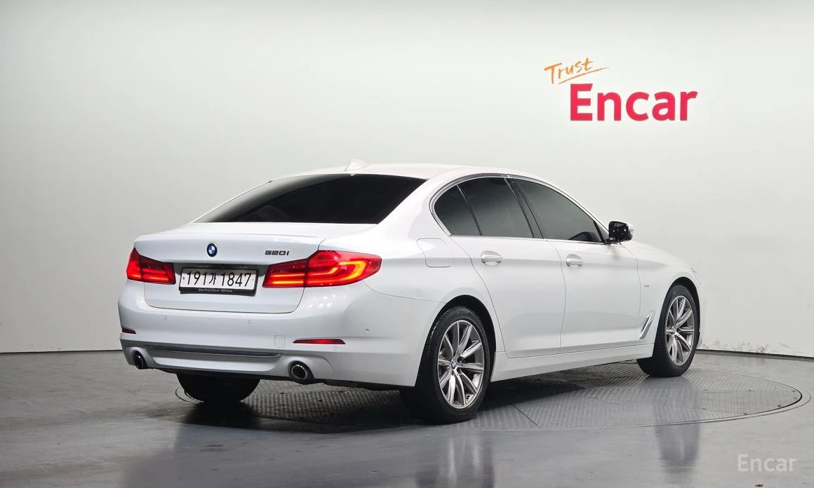 BMW 520 i Luxury* Face M-Pack* HEAD-UP* SUNROOF* DISTRONIC | Mobile.bg � ����������� 3