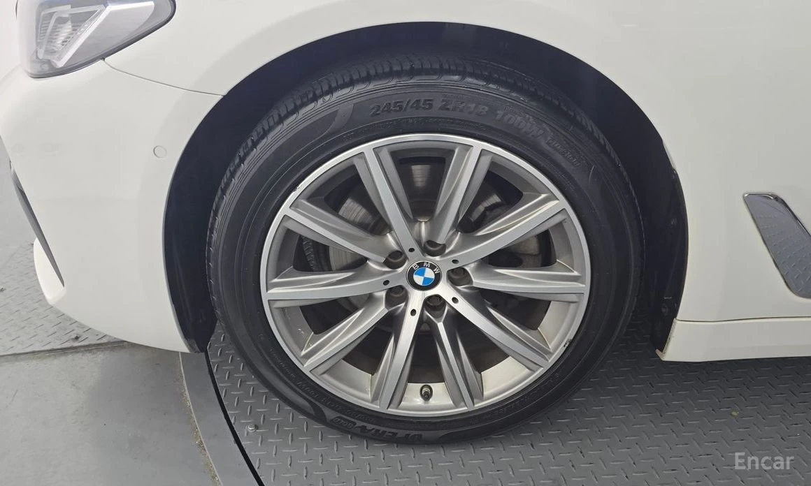 BMW 520 i Luxury* Face M-Pack* HEAD-UP* SUNROOF* DISTRONIC | Mobile.bg � ����������� 5