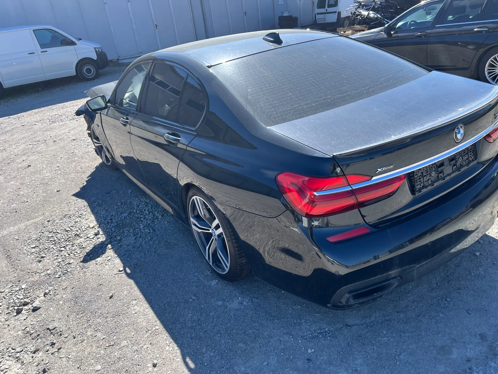 BMW 750 G11 449hp M-pack НА ЧАСТИ, снимка 3 - Автомобили и джипове - 54319276