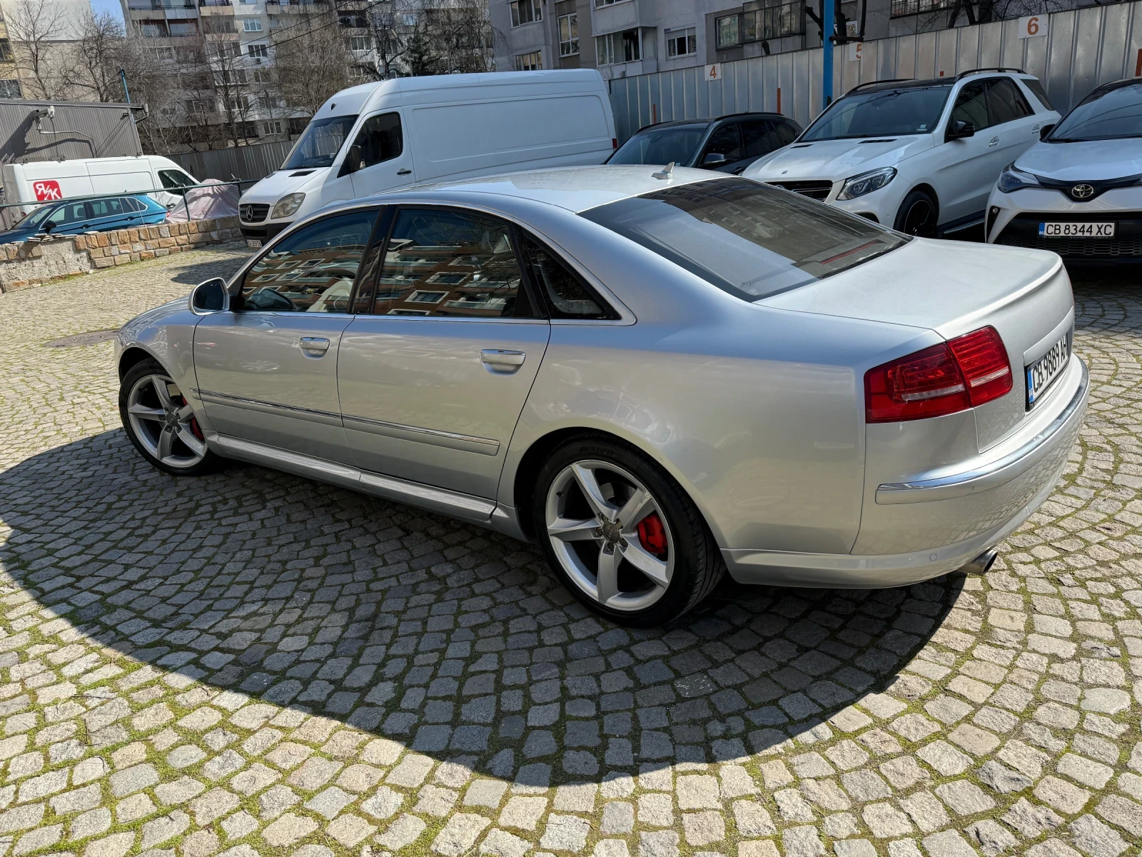 Audi A8 Обслужен ! с Газ-ИНЖ Фейс лифт Bose щтори, снимка 3 - Автомобили и джипове - 54697495
